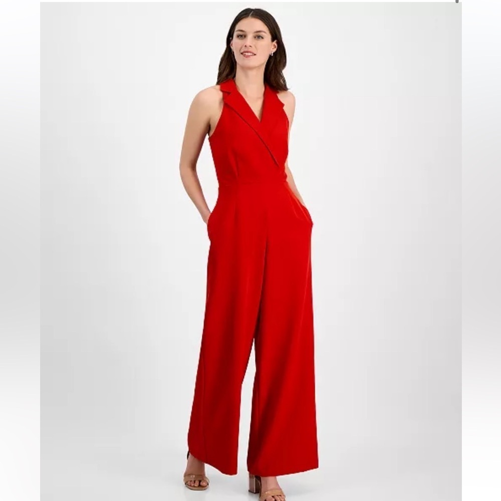 julia jordan
Women's Notched-Collar Jumpsuit red